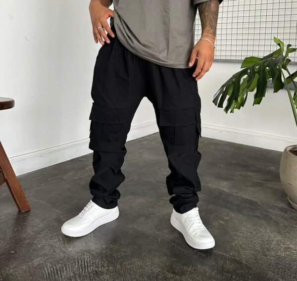 Jogger Cargo Negro Oversize Hombre