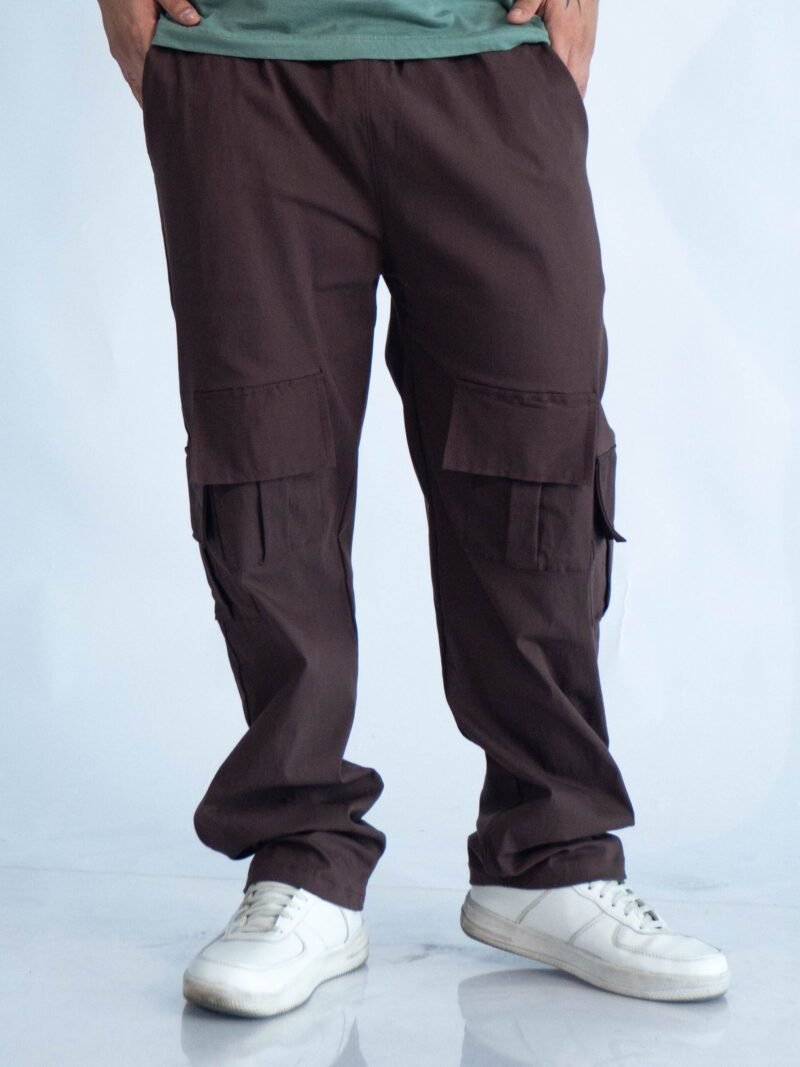 Jogger marron oversize para hombre con bolsillos cargo, estilo urbano