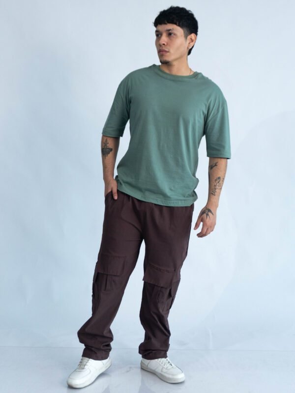 Jogger marron oversize para hombre con bolsillos cargo, estilo urbano