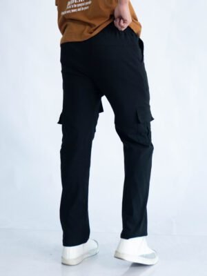 Jogger negro oversize para hombre con bolsillos cargo, estilo urbano