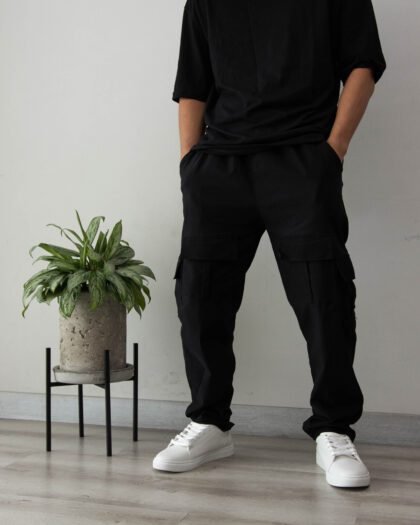 Jogger negro oversize para hombre con bolsillos cargo, estilo urbano