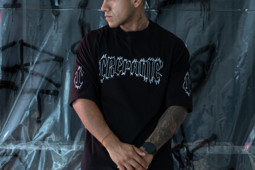 Polo Negro Crepante Oversize