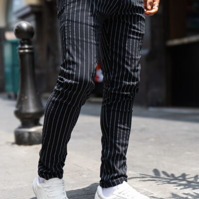 pantalón negro con raya s blancas para hombre