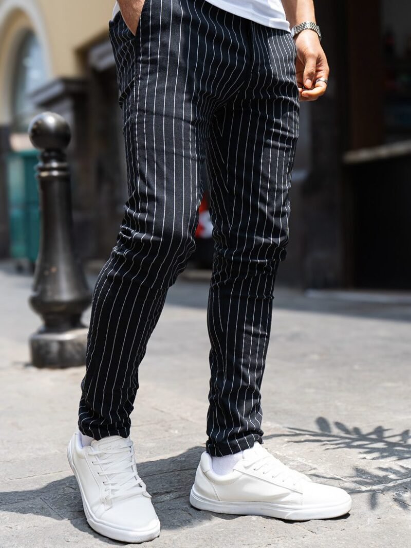 pantalón negro con raya s blancas para hombre