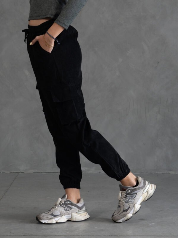 Jogger Negro Corduroy | Mujer