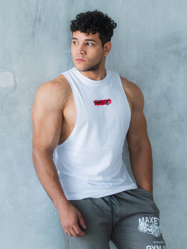 bividi blanco Focus de Ezzeta, con estilo casual deportivo y corte que favorece el movimiento.