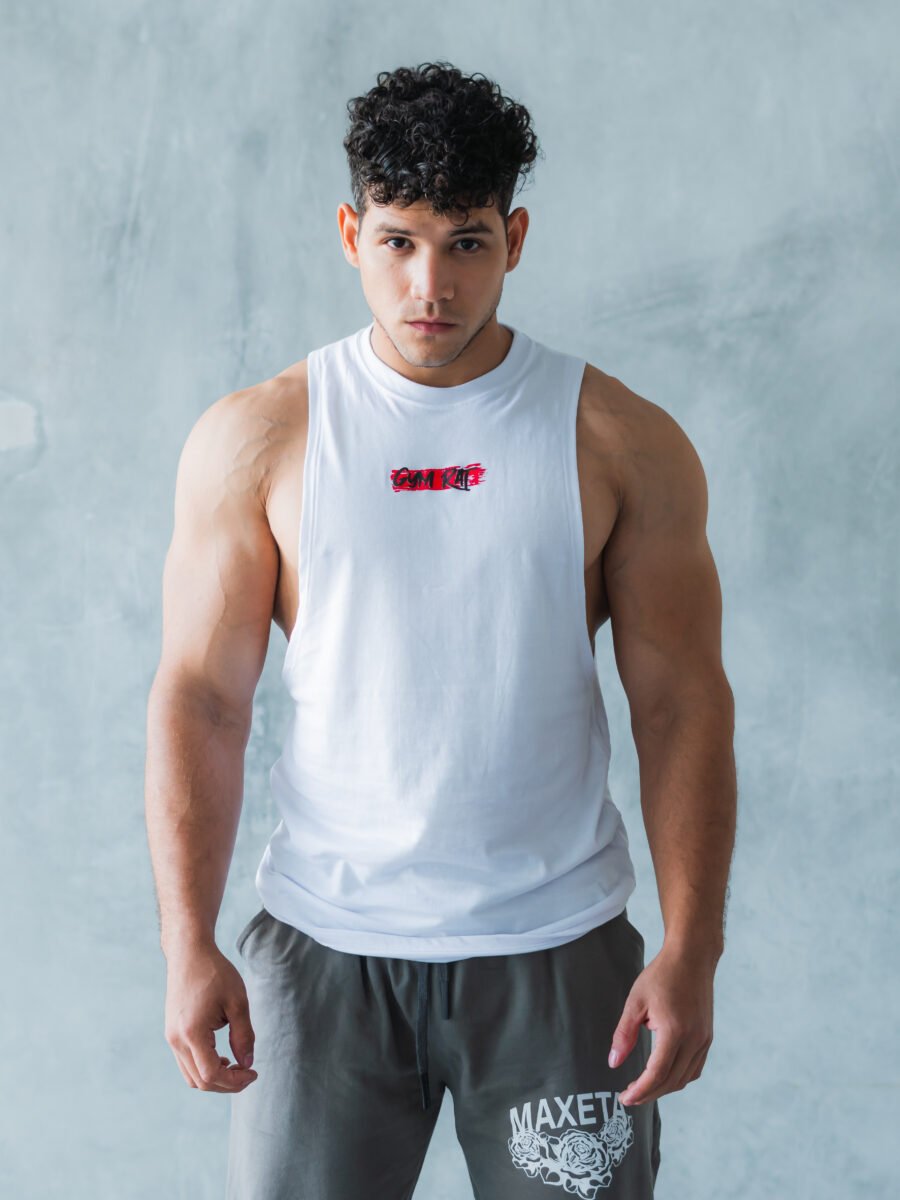 bividi blanco Focus de Ezzeta, con estilo casual deportivo y corte que favorece el movimiento.