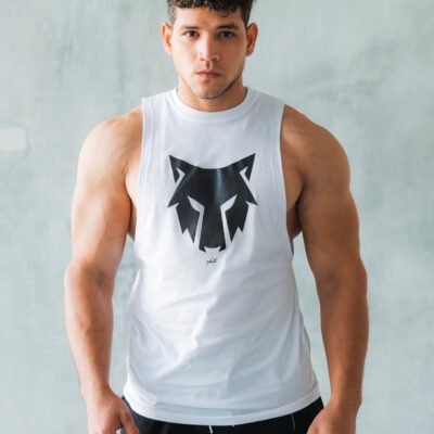 bividi blanco Fox de Ezzeta, mostrando el estilo casual y cómodo de la prenda.