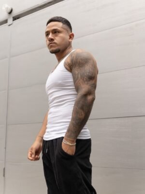 bividi blanco Tank Tok de Ezzeta, con estilo casual y deportivo.
