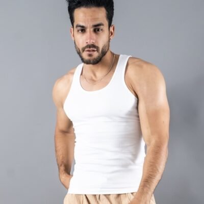 bividi blanco Tank Tok de Ezzeta, con estilo casual y deportivo.