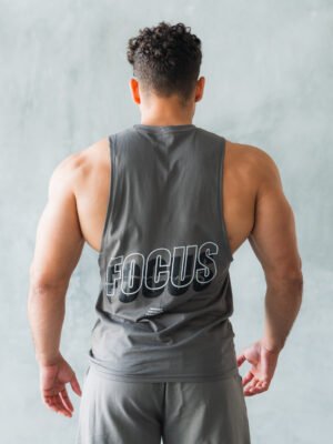 bividi gargola Focus de Ezzeta, con estilo casual deportivo y corte que favorece el movimiento.