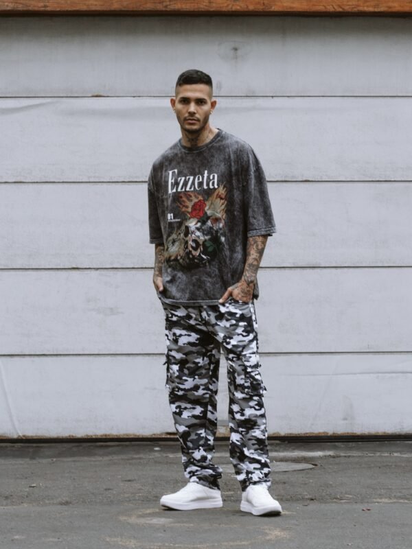 jogger black and white oversize 2.0 de Ezzeta, con estilo urbano moderno y relajado.