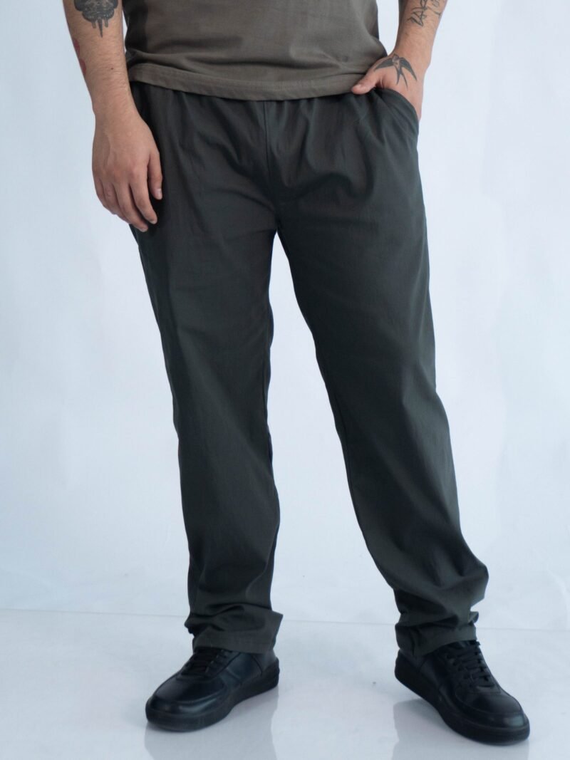 jogger gargola Ston de Ezzeta, con estilo casual urbano y look moderno.