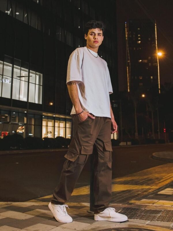 Jogger marron oversize para hombre con bolsillos cargo, estilo urbano