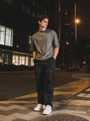 Jogger negro oversize para hombre con bolsillos cargo, estilo urbano