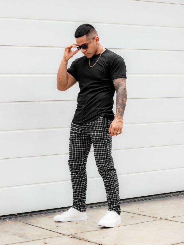 Pantalon negro con cuadros blancos para hombre