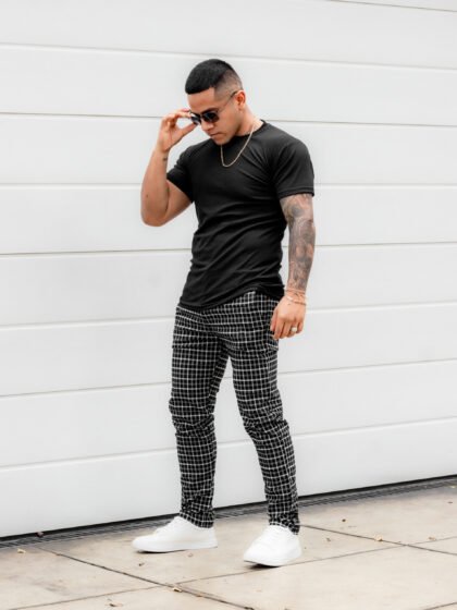 Pantalon negro con cuadros blancos para hombre