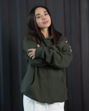 Polera verde oversize de algodon con capucha