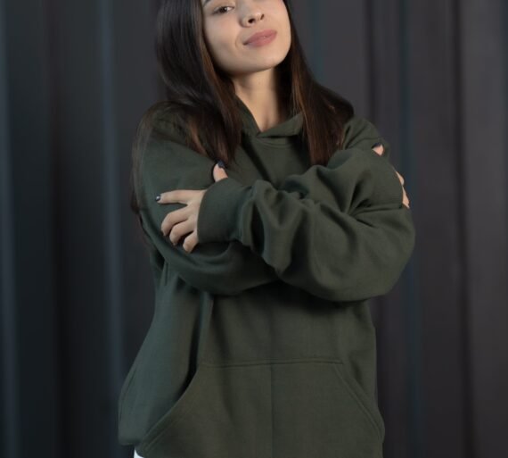 Polera verde oversize de algodon con capucha