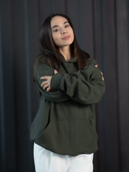 Polera verde oversize de algodon con capucha