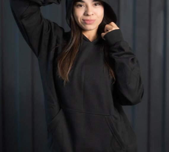 Polera negro oversize de algodon con capucha