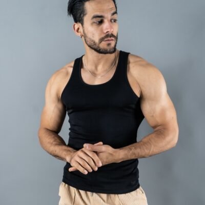 bividi negro Tank Tok de Ezzeta, con estilo casual y deportivo.