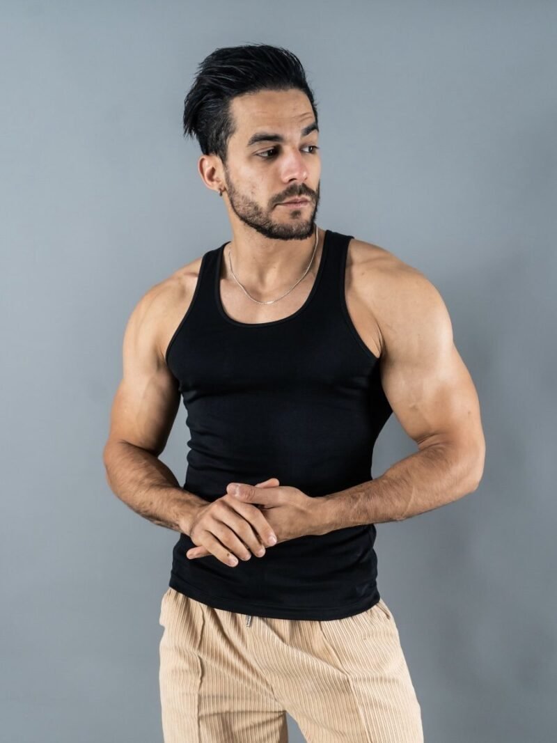 bividi negro Tank Tok de Ezzeta, con estilo casual y deportivo.