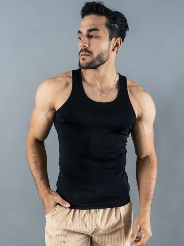bividi negro Tank Tok de Ezzeta, con estilo casual y deportivo.