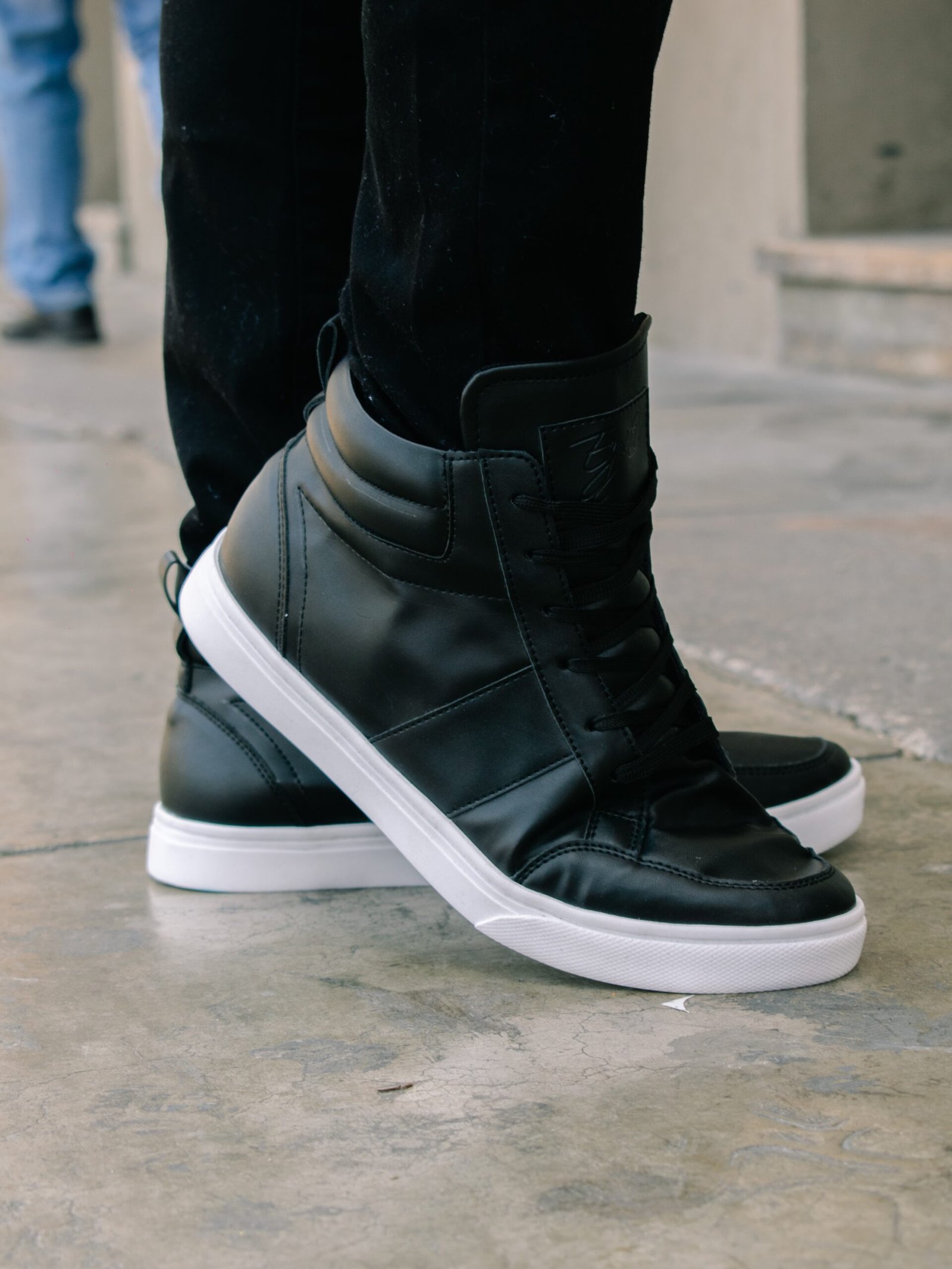 Zapatilla Botines Negro Suela Blanca Hombre