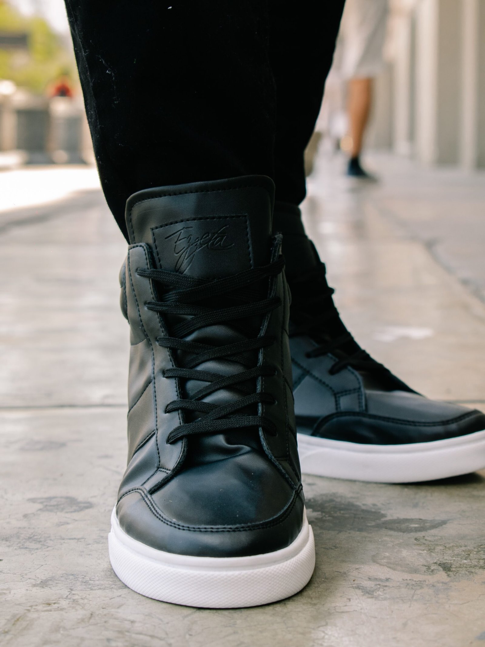 Zapatilla Botines Negro Suela Blanca Hombre