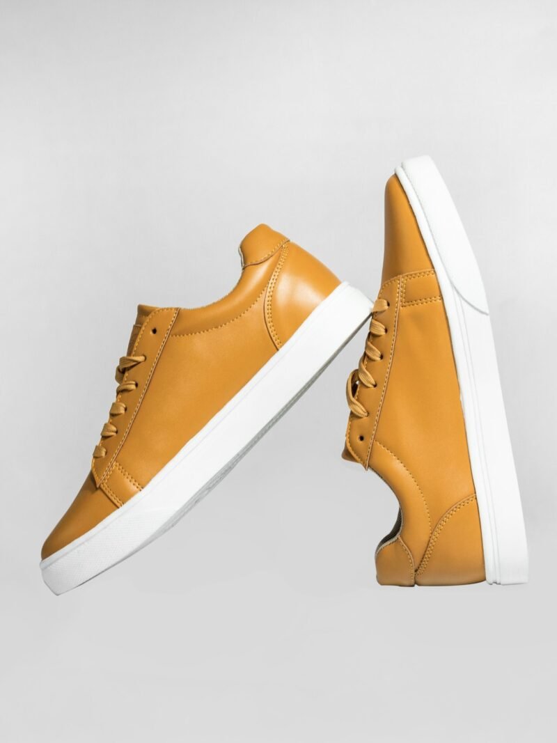 Zapatilla camell cuerina Ezzeta para hombre