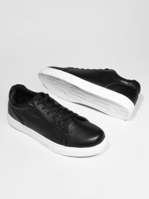 Zapatilla negro con suela blanco cuerina Ezzeta para hombre
