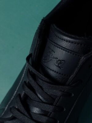 Zapatilla negro cuerina Ezzeta para hombre