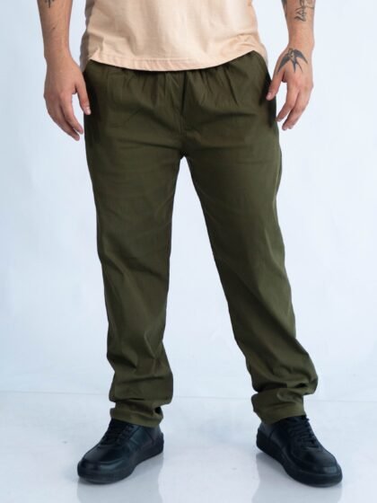 jogger verde Ston de Ezzeta, con estilo casual urbano y look moderno.