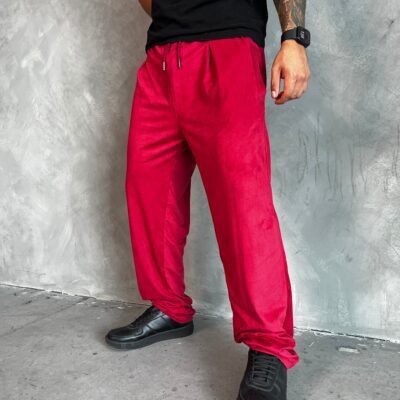 pantalón vino Old Money de Ezzeta, con estilo elegante y clásico.