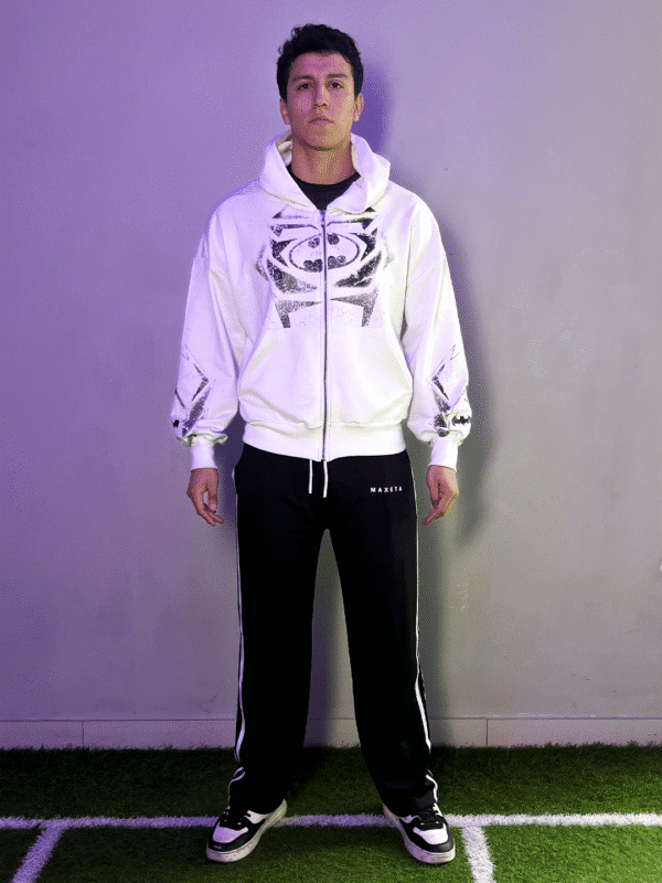 Casaca blanca Batman para hombre con cierre y capucha. Diseño urbano y moderno.