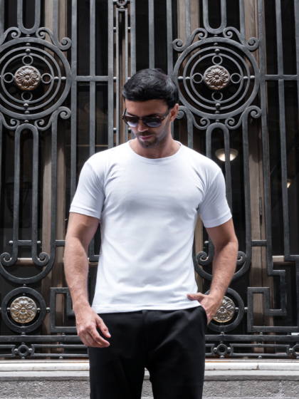 Polo blanco para hombre de algodón premium con cuello redondo
