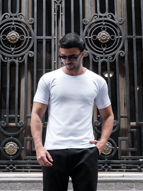 Polo blanco para hombre de algodón premium con cuello redondo