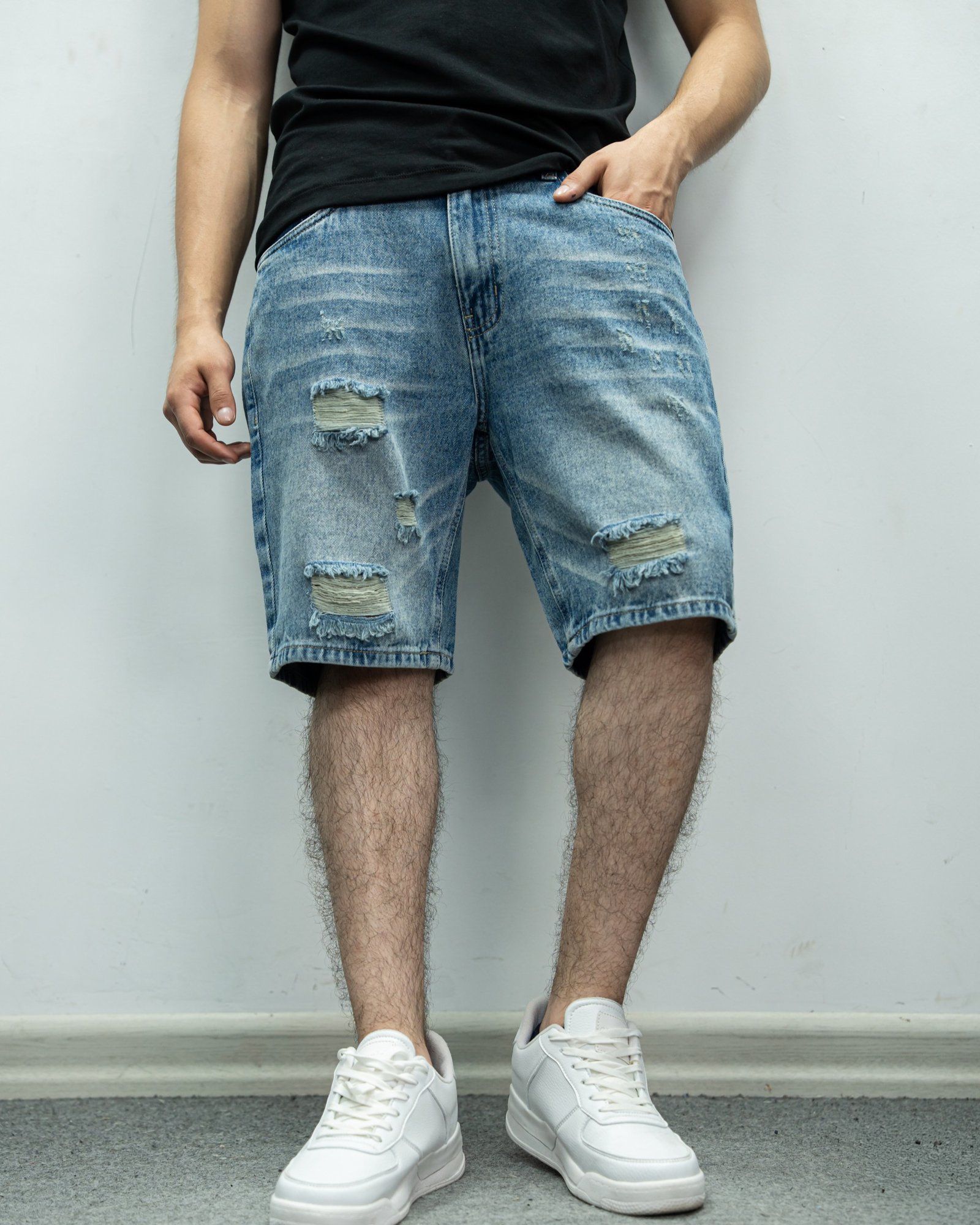 Short jean azul para hombre con acabados desgastados tipo DSTR